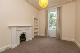 2 bedroom Flat to re...